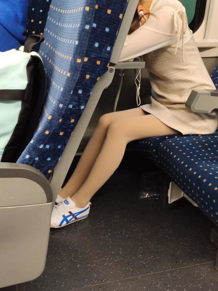 Sneak shot #93919195