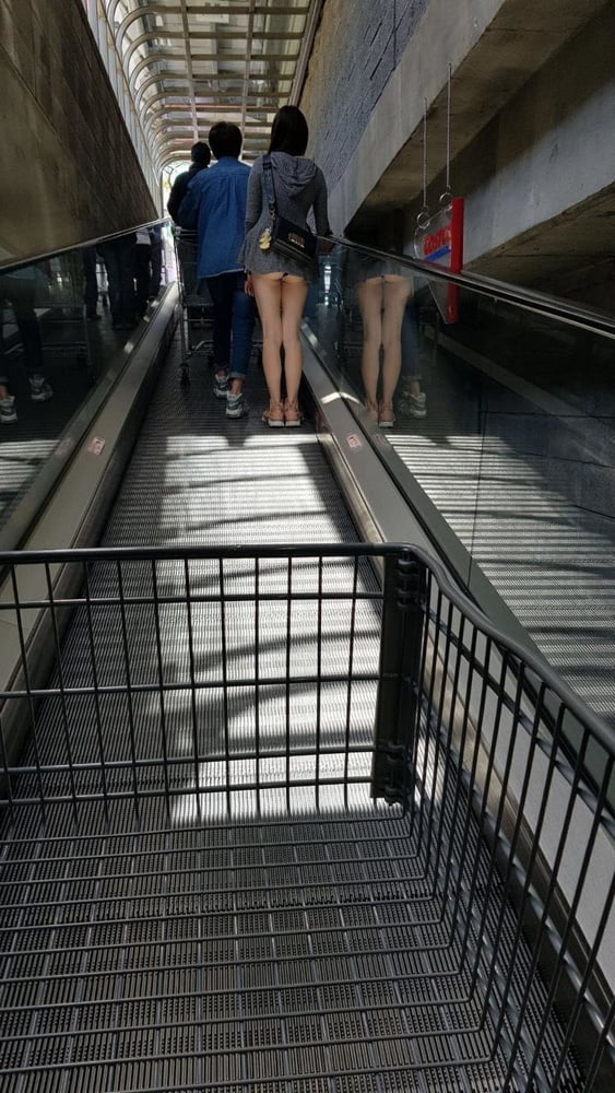 Sneak shot #93919210