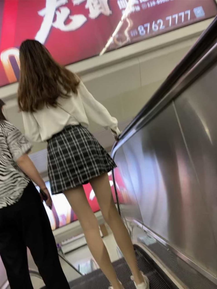 Sneak shot #93919213