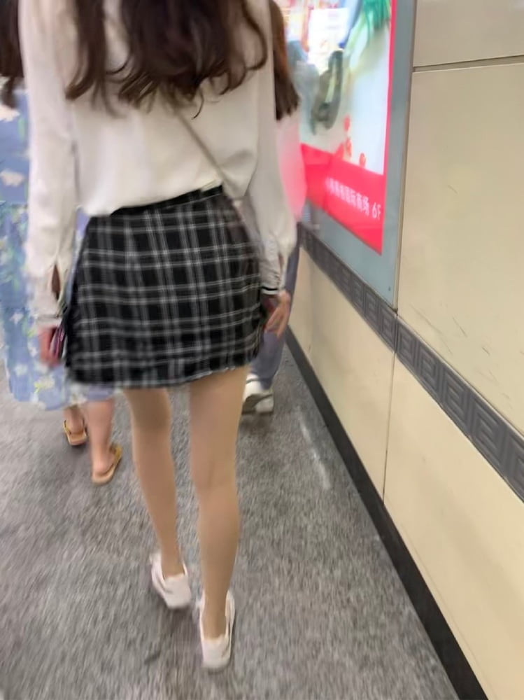 Sneak shot #93919218