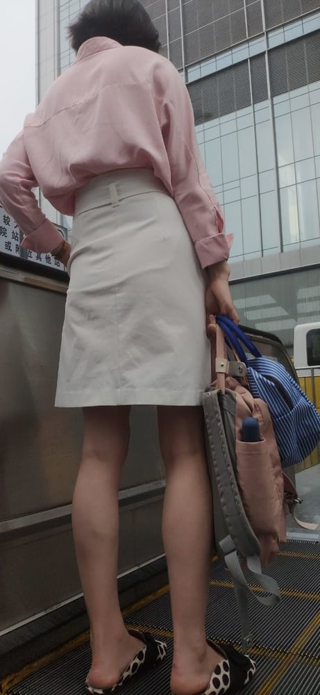 Sneak shot #93919226