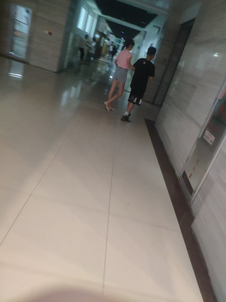 Sneak shot #93919242