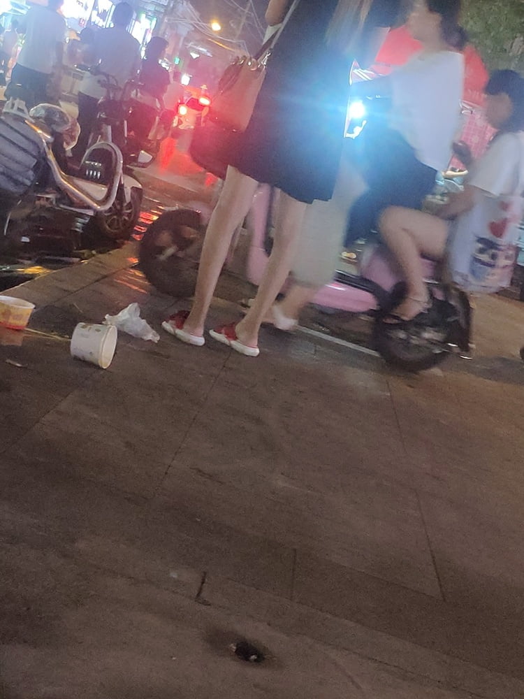 Sneak shot #93919254