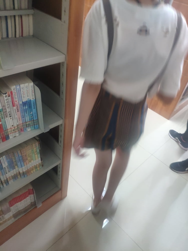 Sneak shot #93919256