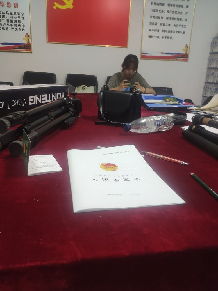 Sneak shot #93919265