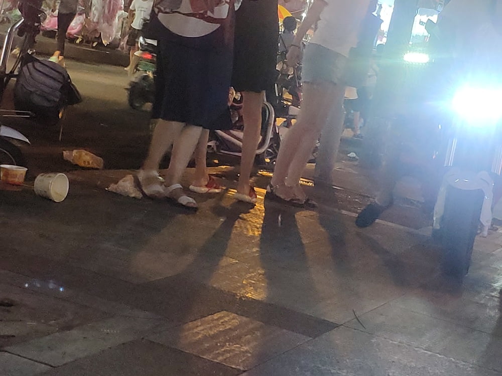 Sneak shot #93919268