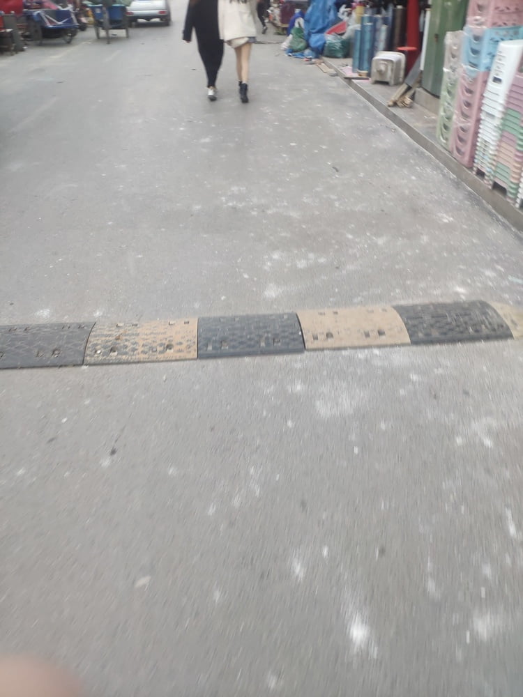 Sneak shot #93919277