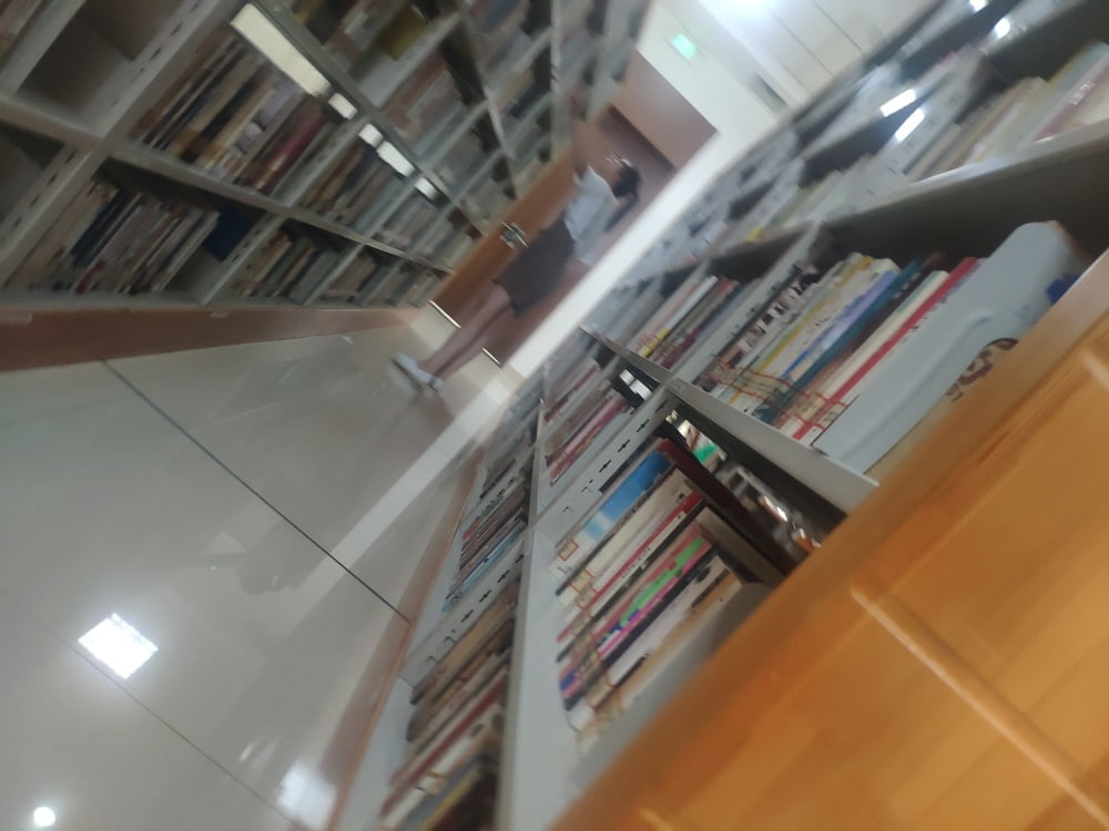 Sneak shot #93919280