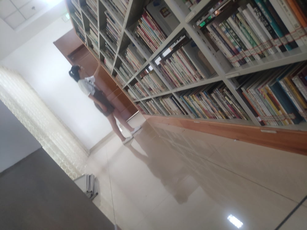 Sneak shot #93919283