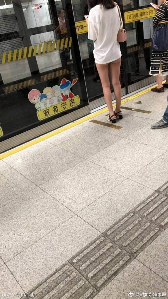 Sneak shot #93919289