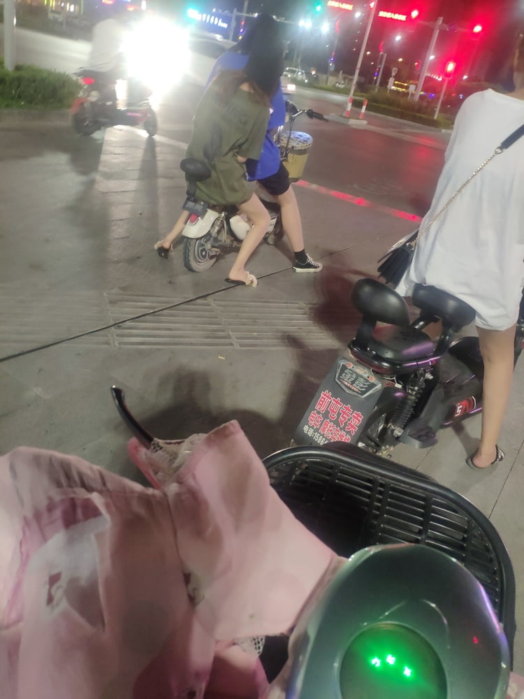 Sneak shot #93919310