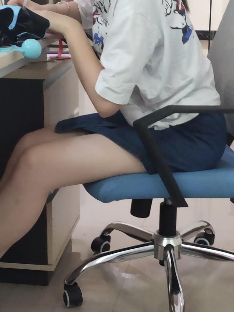 Sneak shot #93919327