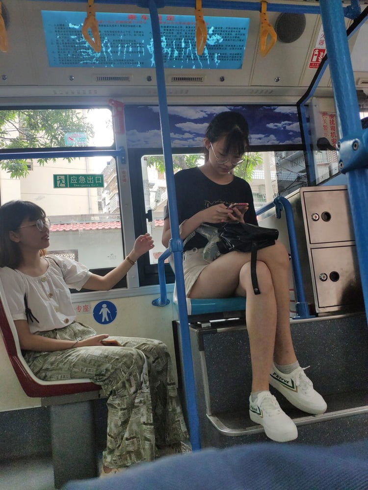 Sneak shot #93919328