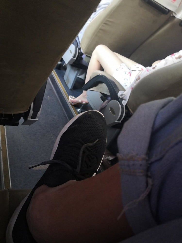 Sneak shot #93919329