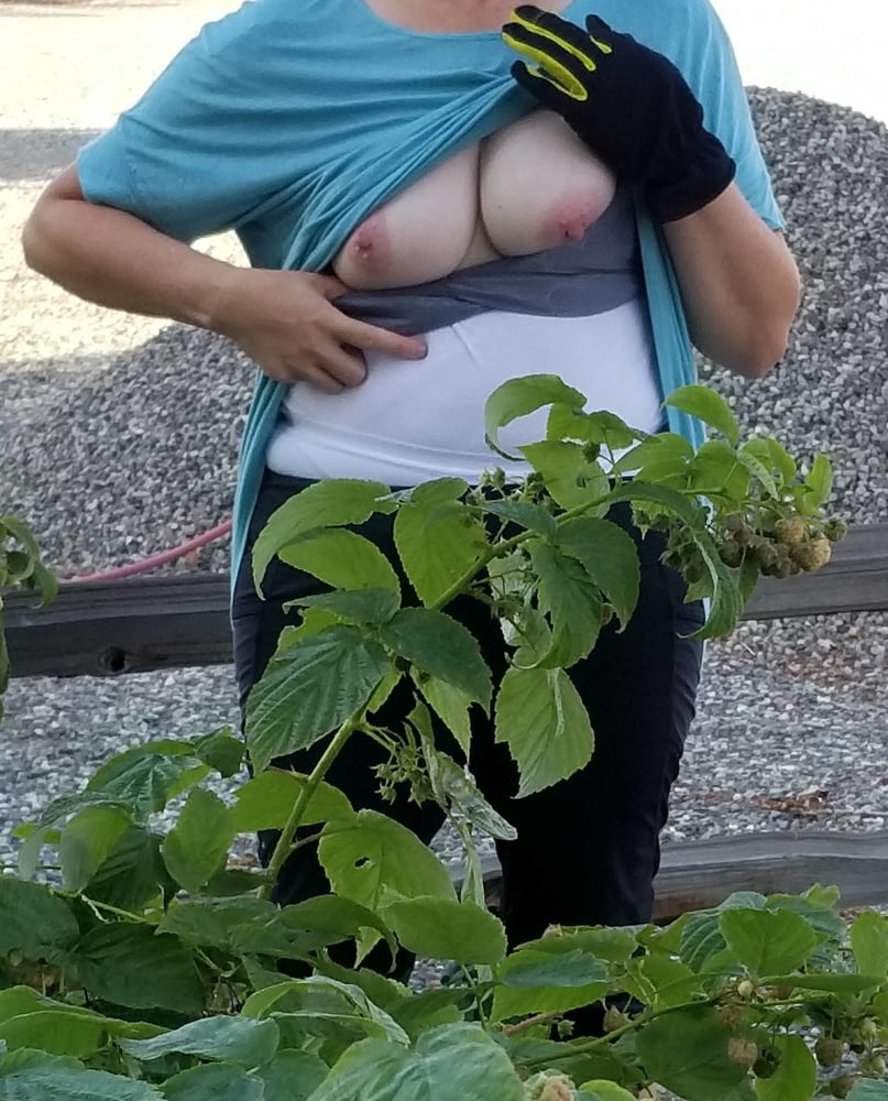 Ma femme mormone sexy en plein air 3
 #94326163
