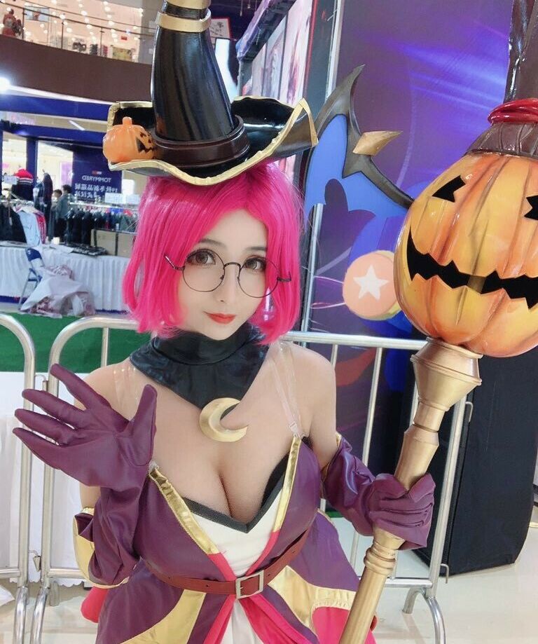 Rioko Cosplay nackt #108557380