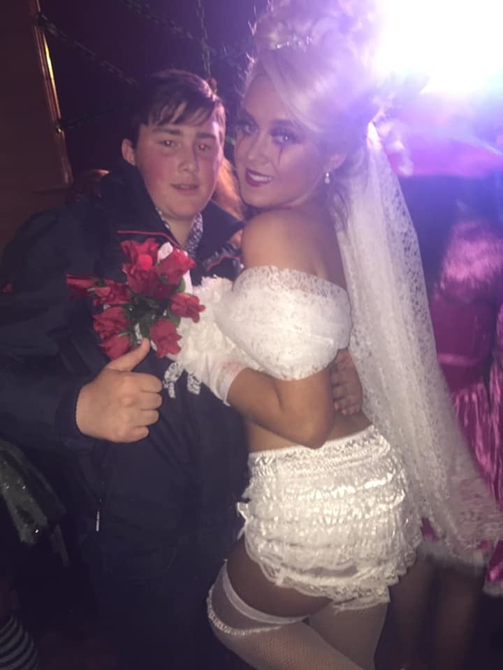 Putas en traje de fantasía 297
 #105015546