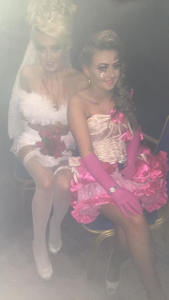 Putas en traje de fantasía 297
 #105015547