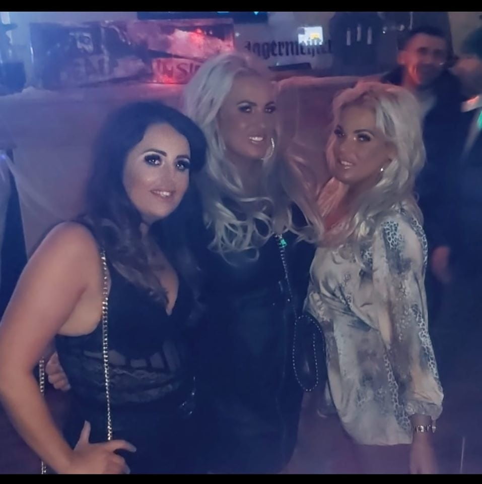 Putas en traje de fantasía 297
 #105015551