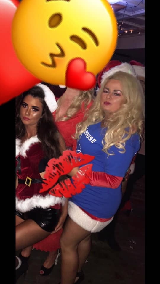 Putas en traje de fantasía 297
 #105015553