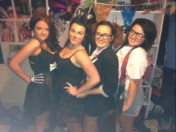 Putas en traje de fantasía 297
 #105015557