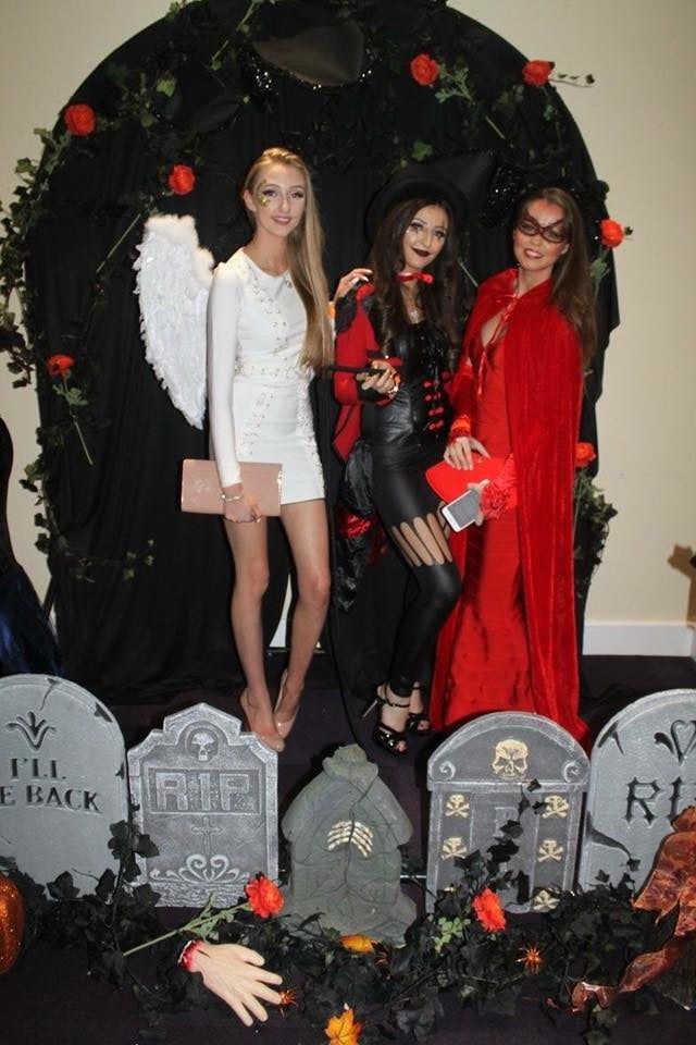 Putas en traje de fantasía 297
 #105015562