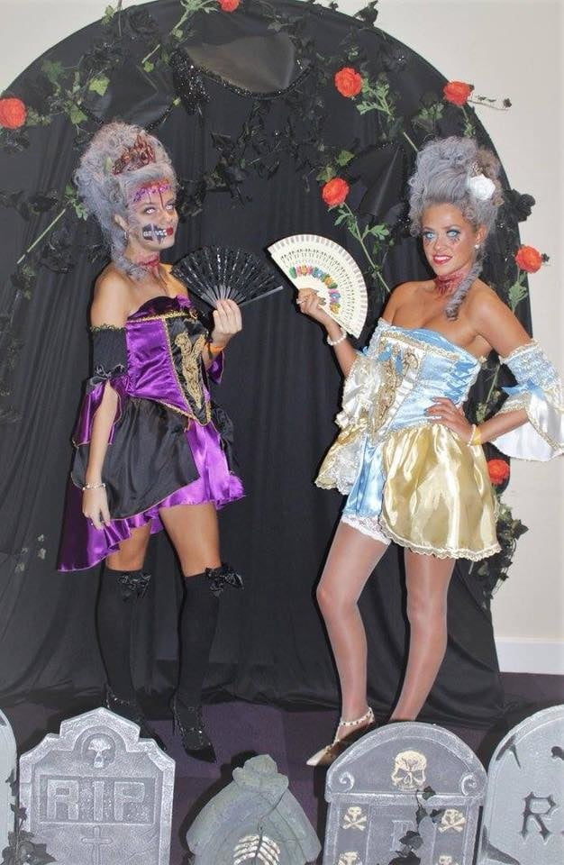 Putas en traje de fantasía 297
 #105015579