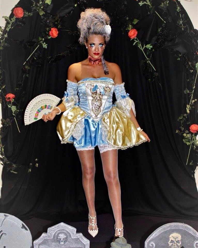 Putas en traje de fantasía 297
 #105015580