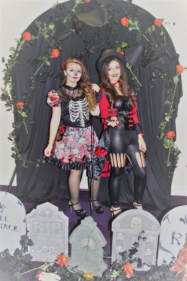 Putas en traje de fantasía 297
 #105015581