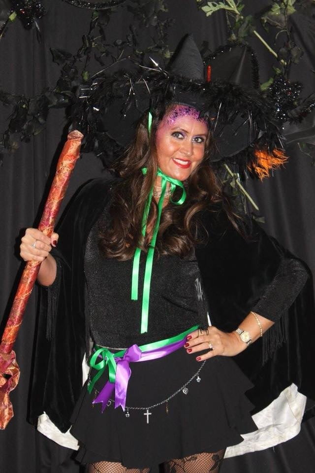 Putas en traje de fantasía 297
 #105015585