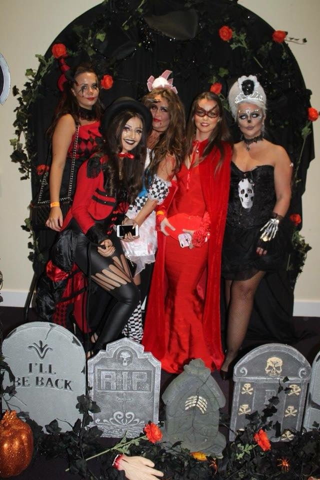 Putas en traje de fantasía 297
 #105015587