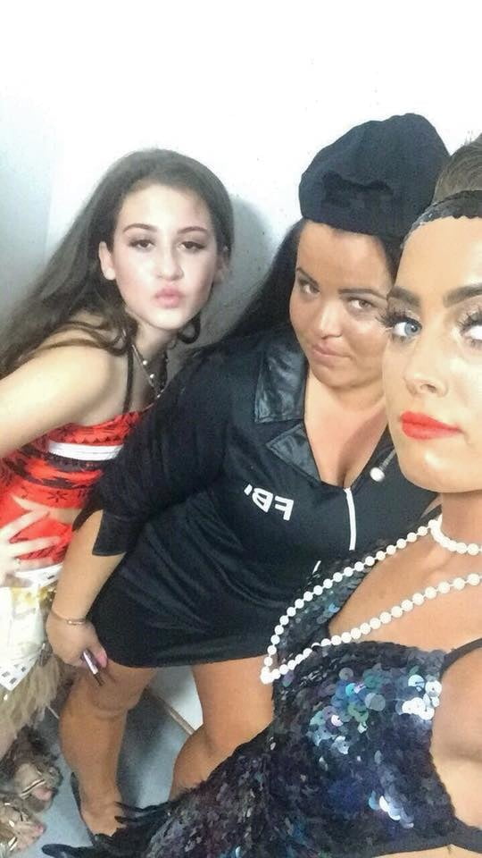 Putas en traje de fantasía 297
 #105015590