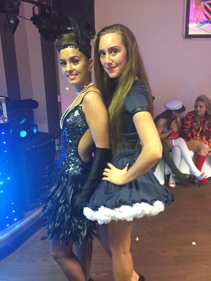 Putas en traje de fantasía 297
 #105015591