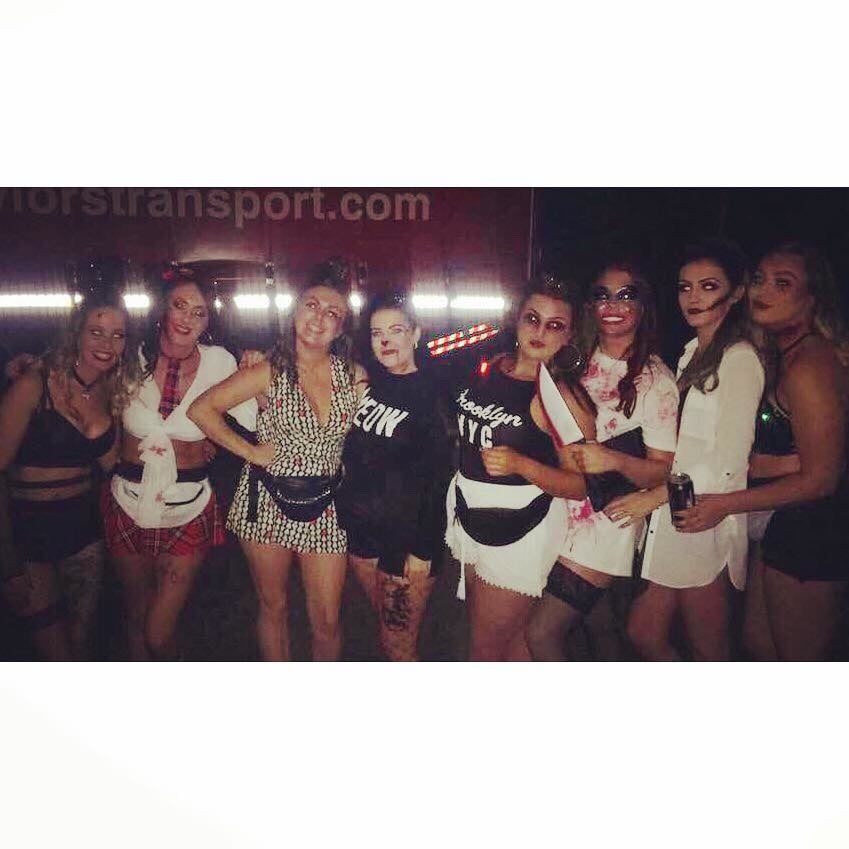 Putas en traje de fantasía 297
 #105015592