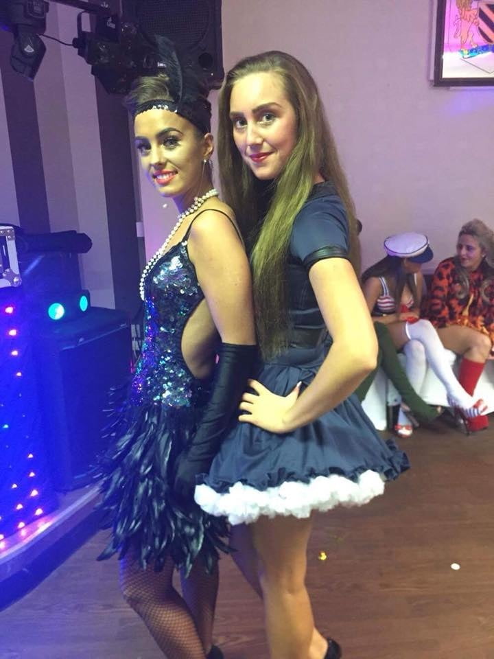 Putas en traje de fantasía 297
 #105015593