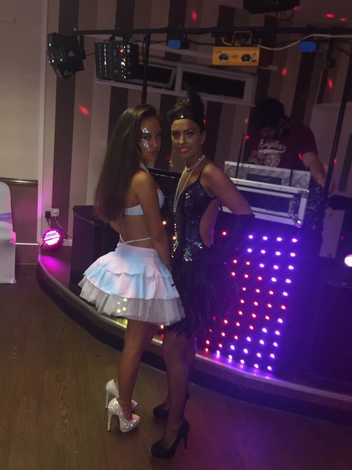 Putas en traje de fantasía 297
 #105015597