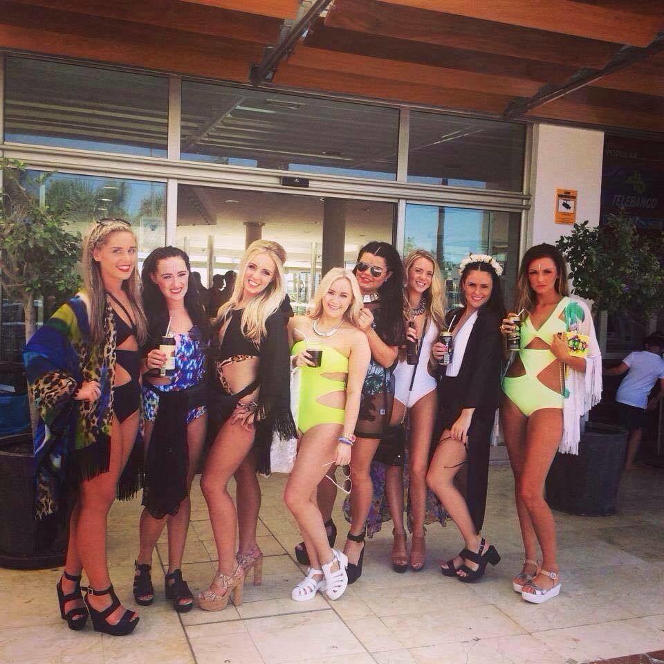 Putas en traje de fantasía 297
 #105015601