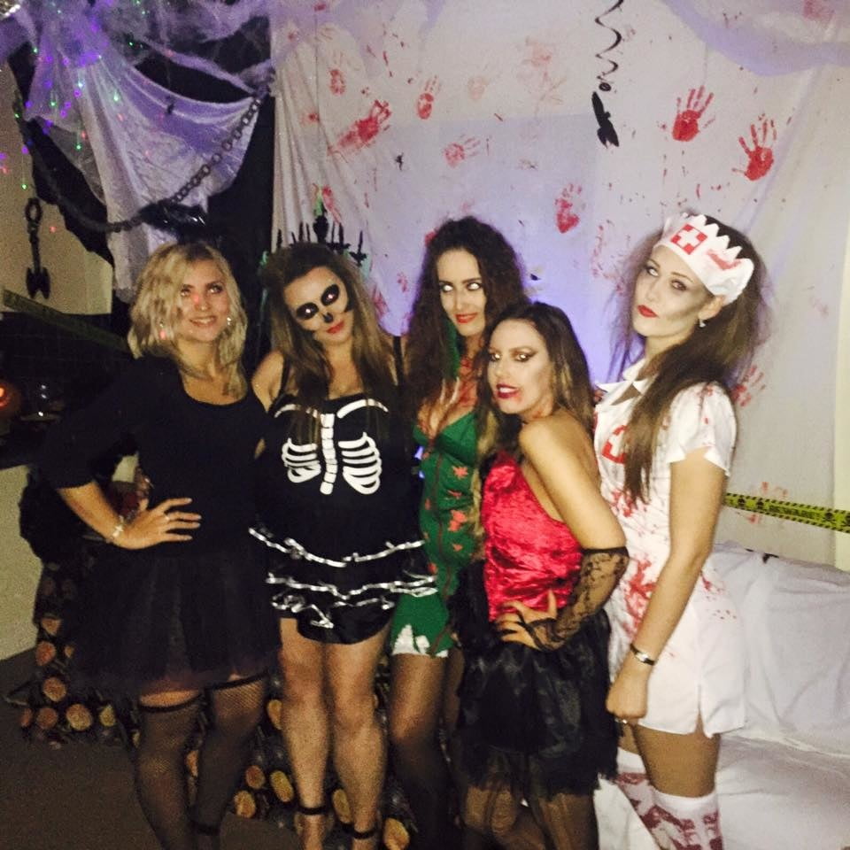 Putas en traje de fantasía 297
 #105015603