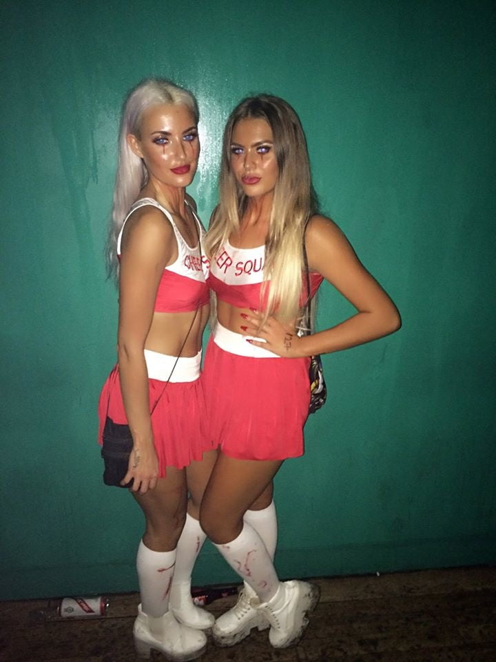 Putas en traje de fantasía 297
 #105015606