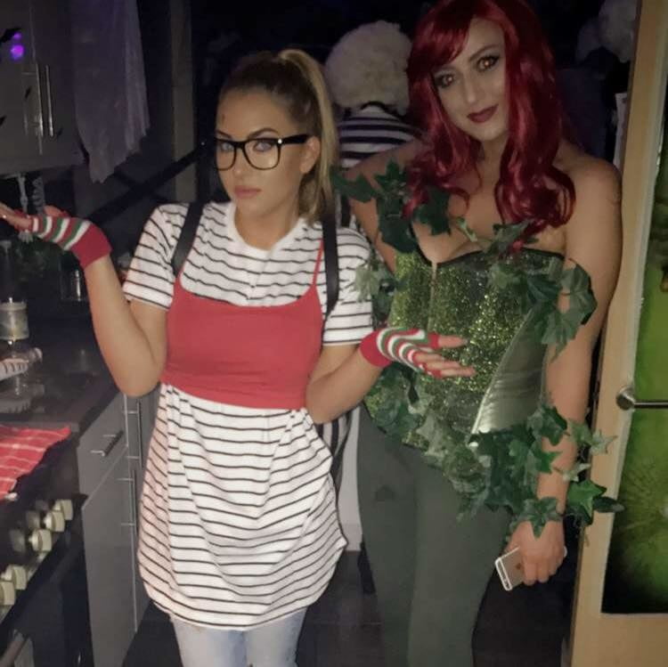 Putas en traje de fantasía 297
 #105015608