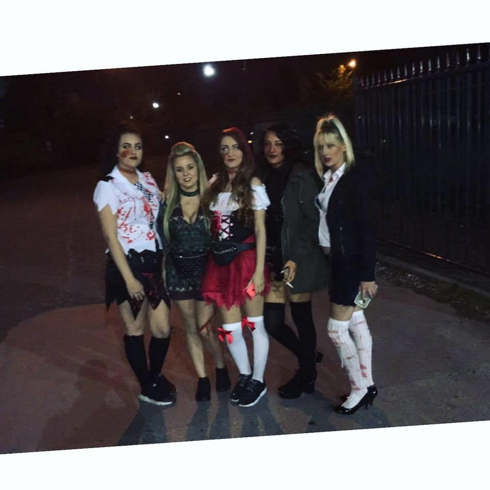 Putas en traje de fantasía 297
 #105015609