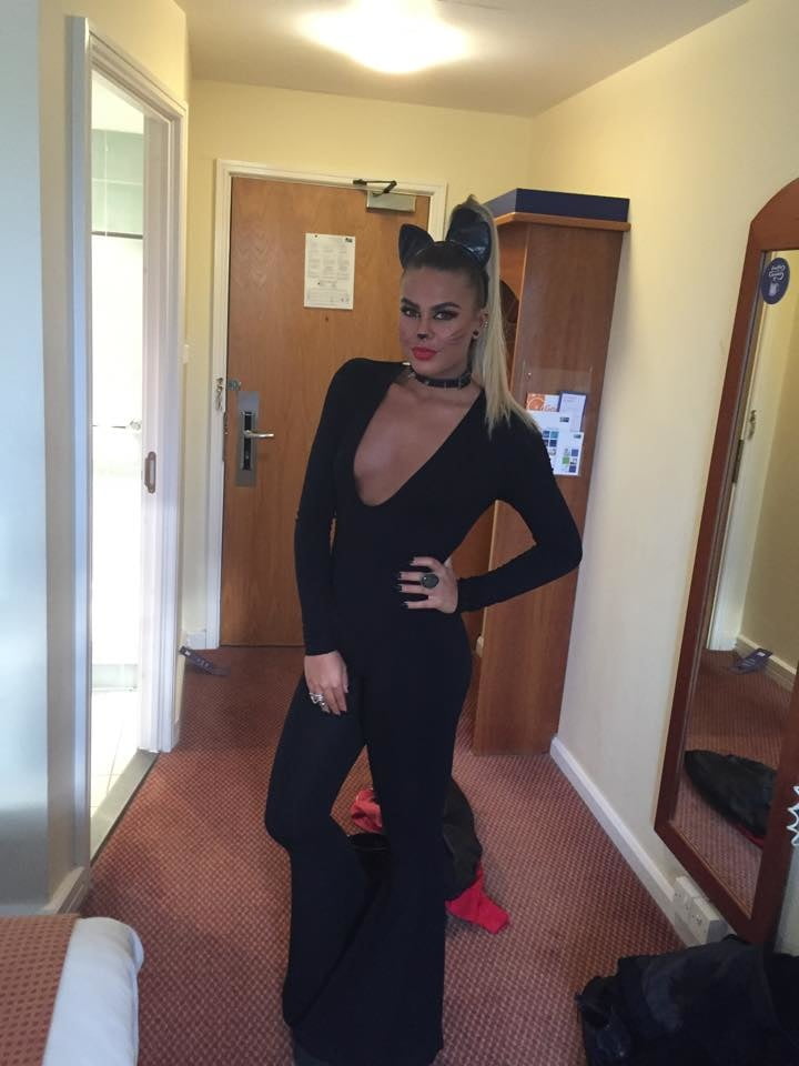 Putas en traje de fantasía 297
 #105015616