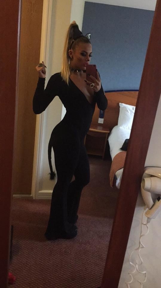 Putas en traje de fantasía 297
 #105015618