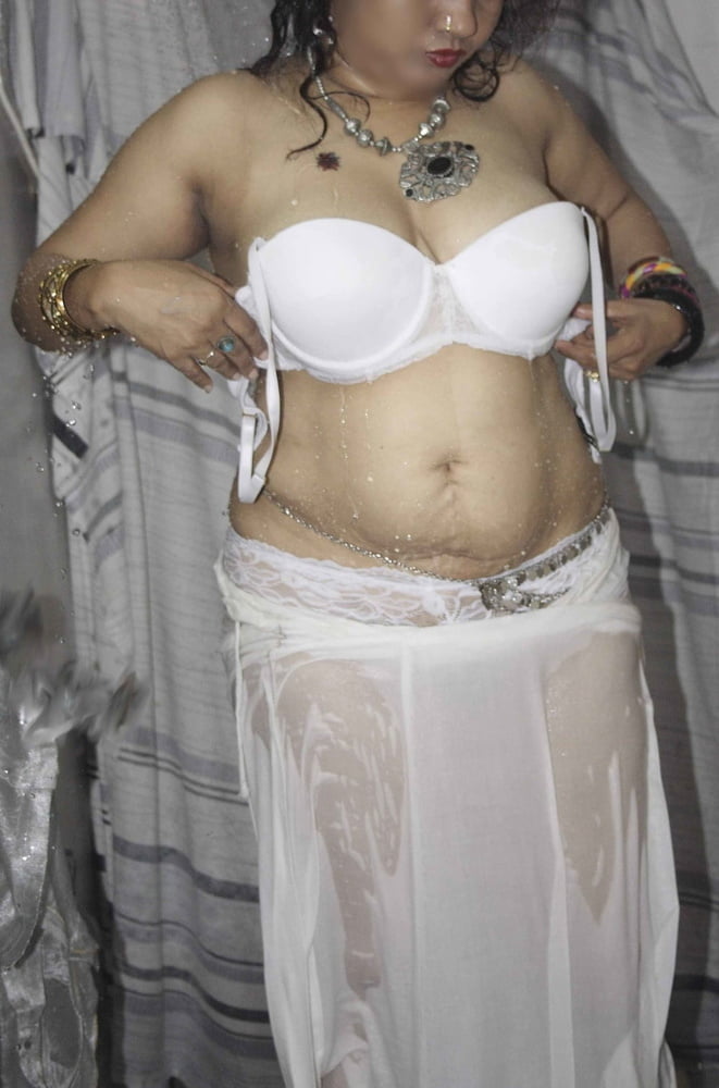 Desi nri bhabhi figa succosa & indiana aunty panty tette mostra
 #81780258