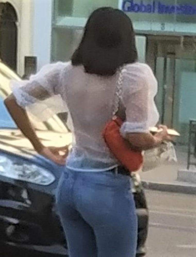 フランスの黒檀の少女がジーンズを引き上げる！？
 #91930600