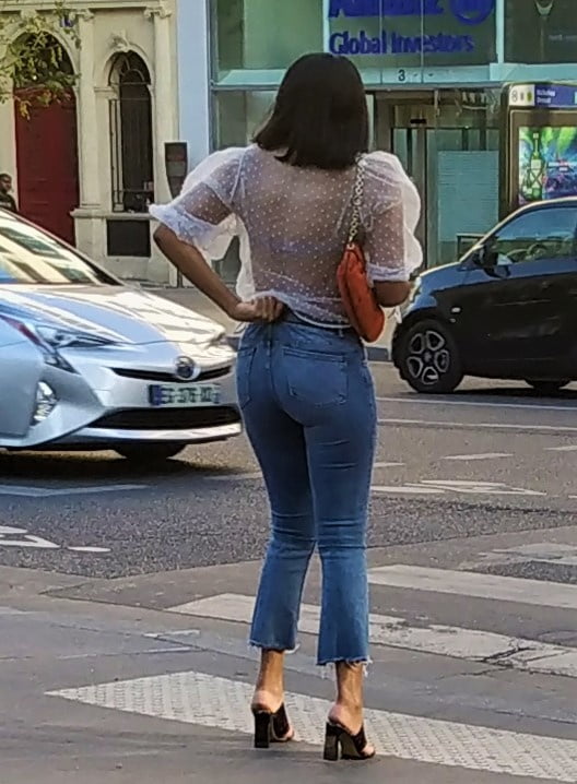 フランスの黒檀の少女がジーンズを引き上げる！？
 #91930603