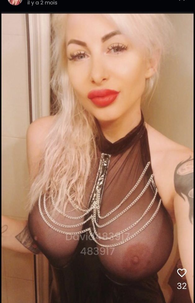 Aurelia desnuda #109852338