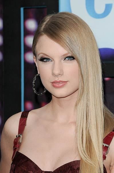 Taylor Swift
 #89376701
