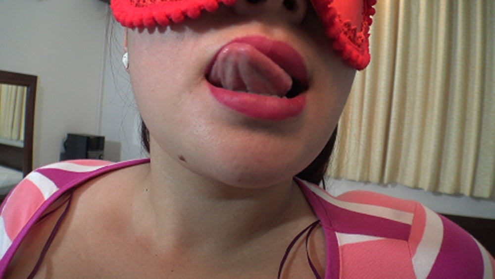 大きな袋のナルゴナのラテン系の女性
 #96359358