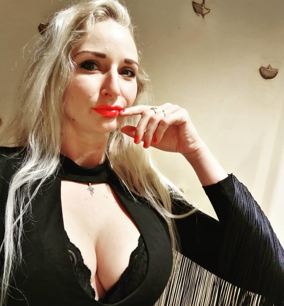 Serbe blonde fille putain gros seins naturels ivana mladenovic
 #104512831